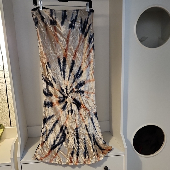 Tie-Dye Maxi Skirt - Multicolor - Picture 3 of 6
